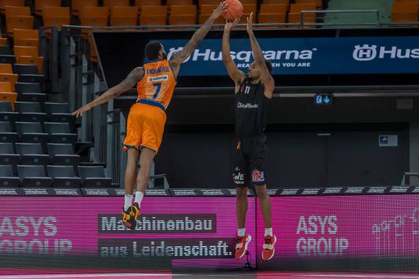 的双重角色 的双重角色